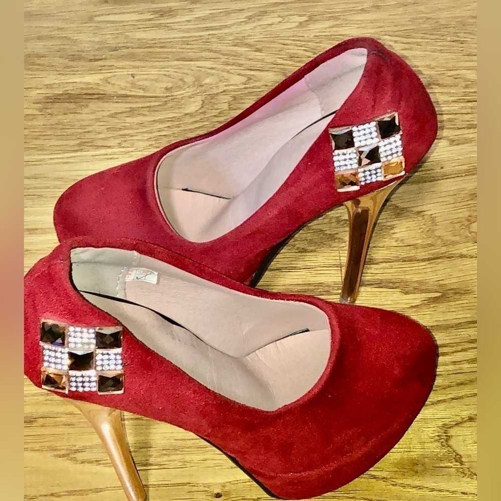 Jinpin Red Heels Size  32 - Picture 2 of 6